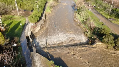Manisa’da sağanak yağış köprüler yıkıldı, 450 hektar arazi sular altında!