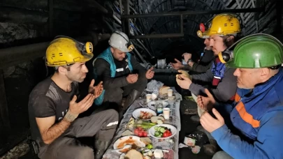 Kömür direklerinden sofra kurup dualarla başladılar