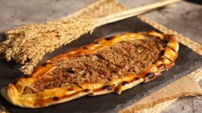 Tam ölçülü ev yapımı kıymalı pide tarifi