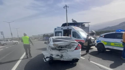 Salihli'de kavşak faciası: 2'si çocuk 5 kişi yaralandı!