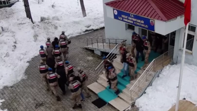 Şırnak'ta zehir tacirlerine darbe vuruldu: Piyasaya süremeden yakalandılar!