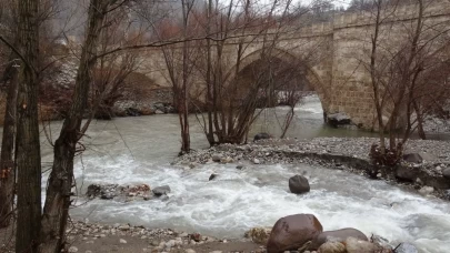 Arapgir'de Kozluk Çayı seviyesi kritik eşiği aştı