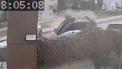 Elazığ'daki kazanın dehşet verici görüntüleri ortaya çıktı: Araç ters döndü!