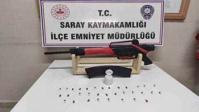 Tekirdağ’da çift baskın! Evlerden yasaklı madde ve tüfek çıktı