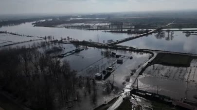 Edirne'de Meriç Nehri taştı! Tarım arazileri ve çiftlikler sular altında