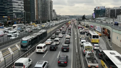 İstanbullular yolda kaldı! İftar saatinde trafik yoğunluğu zirve yaptı