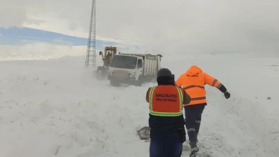 Doğu’da kış yaşamı zorlaştırıyor: 3 ilde 54 yerleşim yeri kara gömüldü!