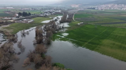 Karacabey'de Çapraz Çayı taştı: Harmanlı kara yolu ile Harmanlı Köprüsü ulaşıma kapandı