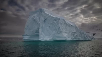 Ani hızlanan buzullar tehlike saçıyor: Günde 60 metre yol alabiliyor