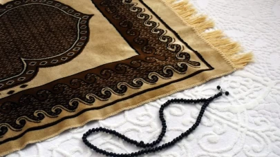 Huzurun pusulası olarak iman ve İslam'ın evrensel ilkeleri