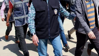 Banka kartları ve kaşeler ele geçirildi