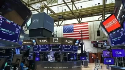 Nasdaq ve S&P 500 düşüşle açıldı