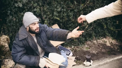 Fakir kiracıdan alınmayan kira bedeli zekat yerine geçer mi?