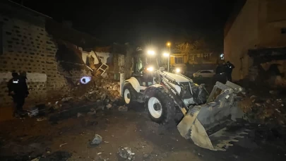 Siverek’te korkutan çökme: Toprak ev yerle bir oldu, 3 ev tahliye edildi!