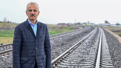 Bakan Uraloğlu duyurdu: İki havalimanı demiryoluyla birleşiyor! Yılda 33 milyon yolcu taşıyacak