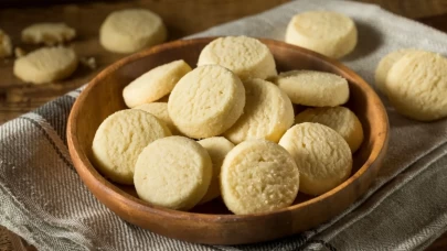 Pastane usulü ağızda dağılan kıyır kurabiye: Sadece 15 dakikada hazır!