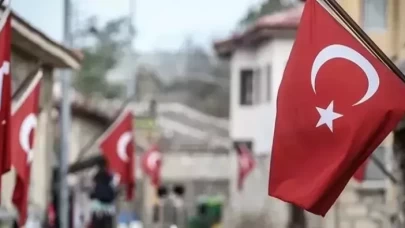 Bayrak Sevgisi temalı şiirler | Öğrenciler için en güzel bayrak şiirleri