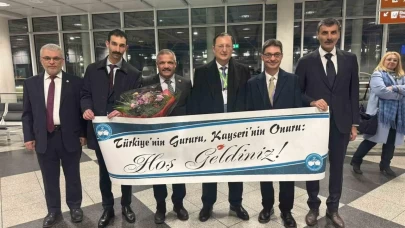 Münih’te Türk heyetine görkemli karşılama! Hulusi Akar’a pankartlı sürpriz