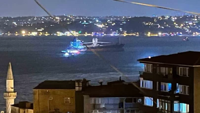 Günler önce karaya oturmuştu! Aynı gemi bu kez fırtınada savruldu