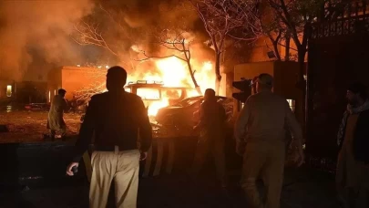 Pakistan–Afganistan hattında tansiyon yükseliyor! Gece boyu bombardıman: 25 ölü