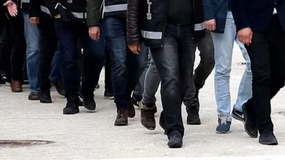6 ilde dev operasyon: Suç örgütlerine bilgi sızdıran 9’u polis 17 şüpheliye gözaltı!