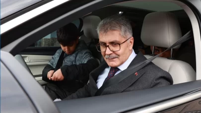 Bingöl Valisi Çelik, Togg makam aracıyla çocukları köyde gezdirdi