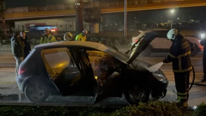 Samsun'da seyir halindeki araç saniyeler içinde alev topuna döndü