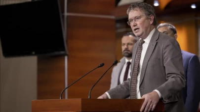 Trump’a rest çeken tek isimdi! Thomas Massie’den "İntihar" çıkışı