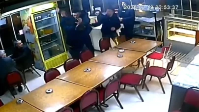 Kütahya'da korkunç anlar! Bıçaklı kavga, kız arkadaş yüzünden patlak vermiş
