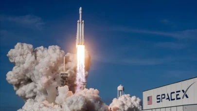 Mars beklemede, hedef ay! SpaceX'in dev rota değişikliği
