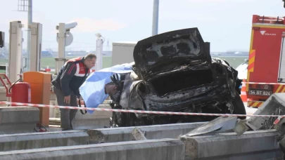 KMO'da korkunç kaza! Gişelere ok gibi saplandı