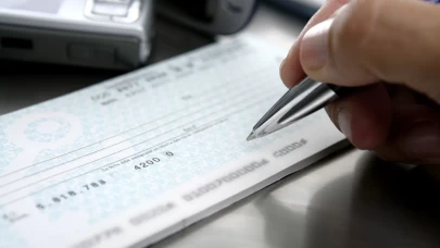 Çek ve senedi vadesinden önce bozdurmak caiz midir?