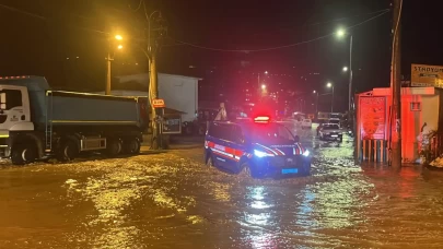 Alanya'da sel felaketi: Oba çayı taştı, araçlar sular altında kaldı