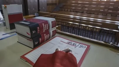 Rüşvet karşılığı dosya boşaltan şebeke hakim karşısında