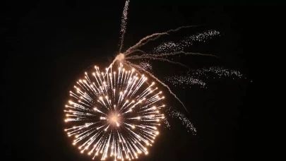 A Milli Futbol Takımımızın Kosova'da kaldığı otele havai fişek atıldı