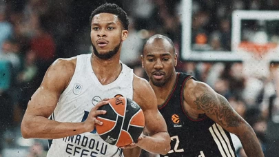 Anadolu Efes EuroLeagıe'de son saniyede kazandı