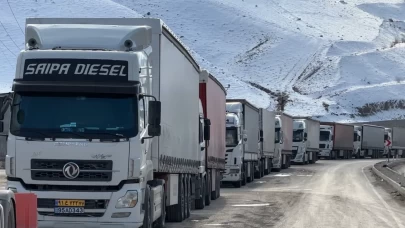 Savaş sınırı vurdu! Esendere Gümrük Kapısı’nda kilometrelerce tır kuyruğu