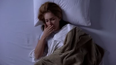 Neden her gece aynı saatte uyanıyorsunuz? Bilimsel 'Hormonal Nöbet' açıklandı!