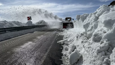 Kar nedeniyle 3,5 aydır kapalı olan Bülbülan Geçidi’nde yoğun çalışma
