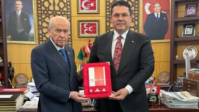 MHP Lideri Bahçeli'ye 'Bildiriler Kitabı' takdim edildi