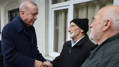 Cumhurbaşkanı Erdoğan, memleketi Rize'de komşularıyla bayramlaştı