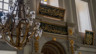 Boğaz’ın sahil sarayı gibi yükselen ibadetgahı