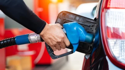 ABD’de benzin fiyatı 4 dolar eşiğini aştı