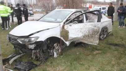 Konya'da otomobil devrildi, kaza sonrası ortalık savaş alanına döndü