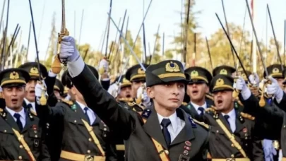 Kara Harp Okulu mezuniyet töreninde korsan eylem yapan Ebru Eroğlu'na mahkemeden yanıt geldi