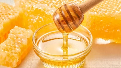 Aspirin ve bal ile sivilce karşıtı cilt yenileme kürü!