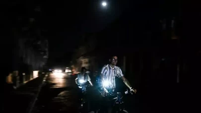 Küba karanlığa gömüldü: Ulusal elektrik sistemi tamamen çöktü