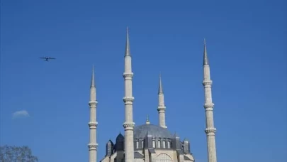 F-16'lar ve Bayraktar Akıncı göklerde! Edirne'de tören öncesi nefes kesen prova