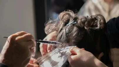 Saçlarınızı yıpratmadan 2 ton açabilirsiniz!