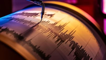 Ege Denizi'nde korkutan deprem! 13 dakika arayla iki sarsıntı